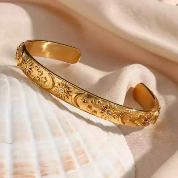 NEW 18K GOLD SUN MOON STAR CUFF BRACELET, NICE BRACELET, CUTE BRACELET - Picture 3 of 5